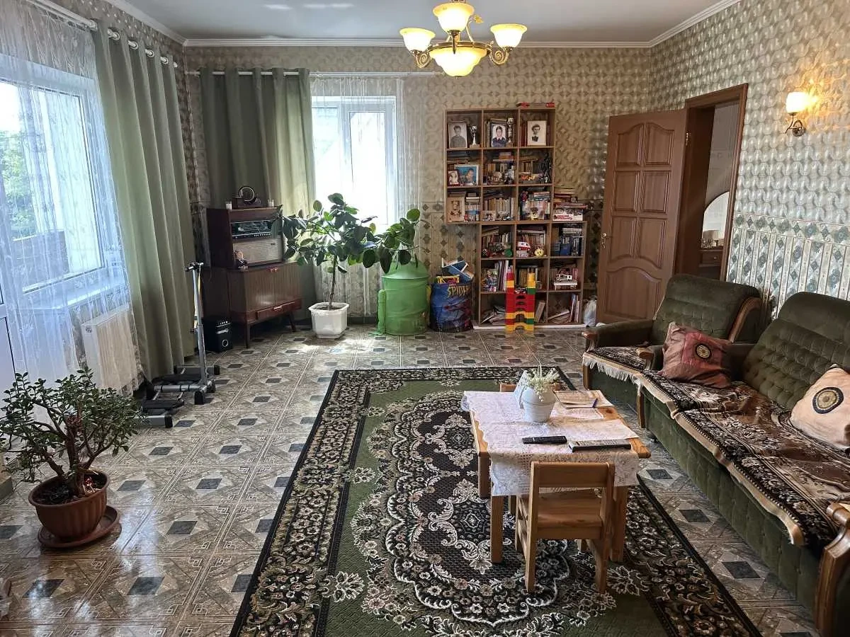6-к будинок Обухівський, Іванковичі, Садова 25