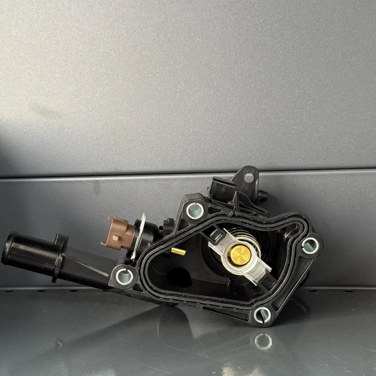 Корпус термостата в зборі Fiat Jeep Alfa Romeo 68498366AA 68439166AA 68439936AA 68479675AA 46341317 3