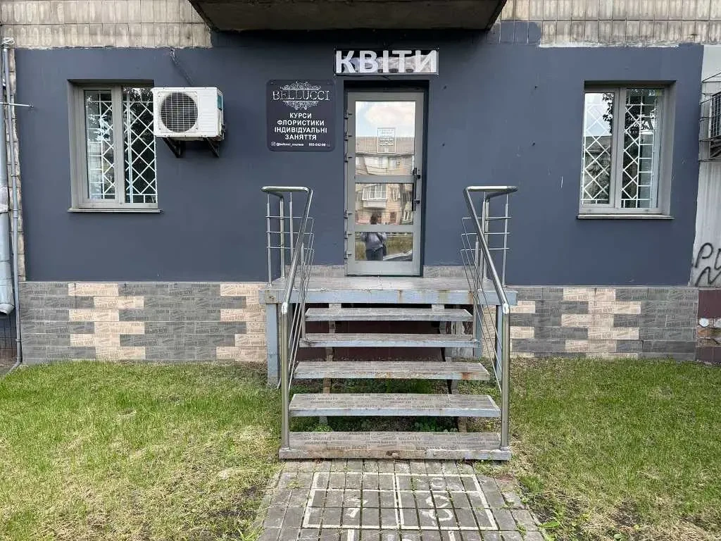 торгові площі Київ, Дніпровський, Соборності 7 2
