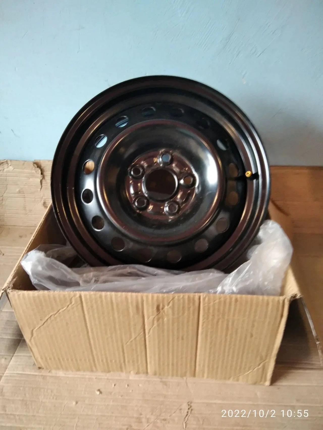 Продам новый стальной колесный диск R15, 5*108, 44. 4