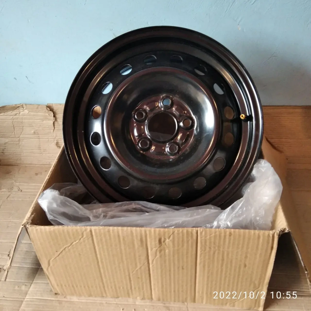 Продам новый стальной колесный диск R15, 5*108, 44.