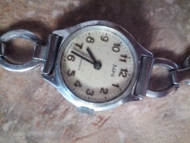 Продам часы Заря женские СССР