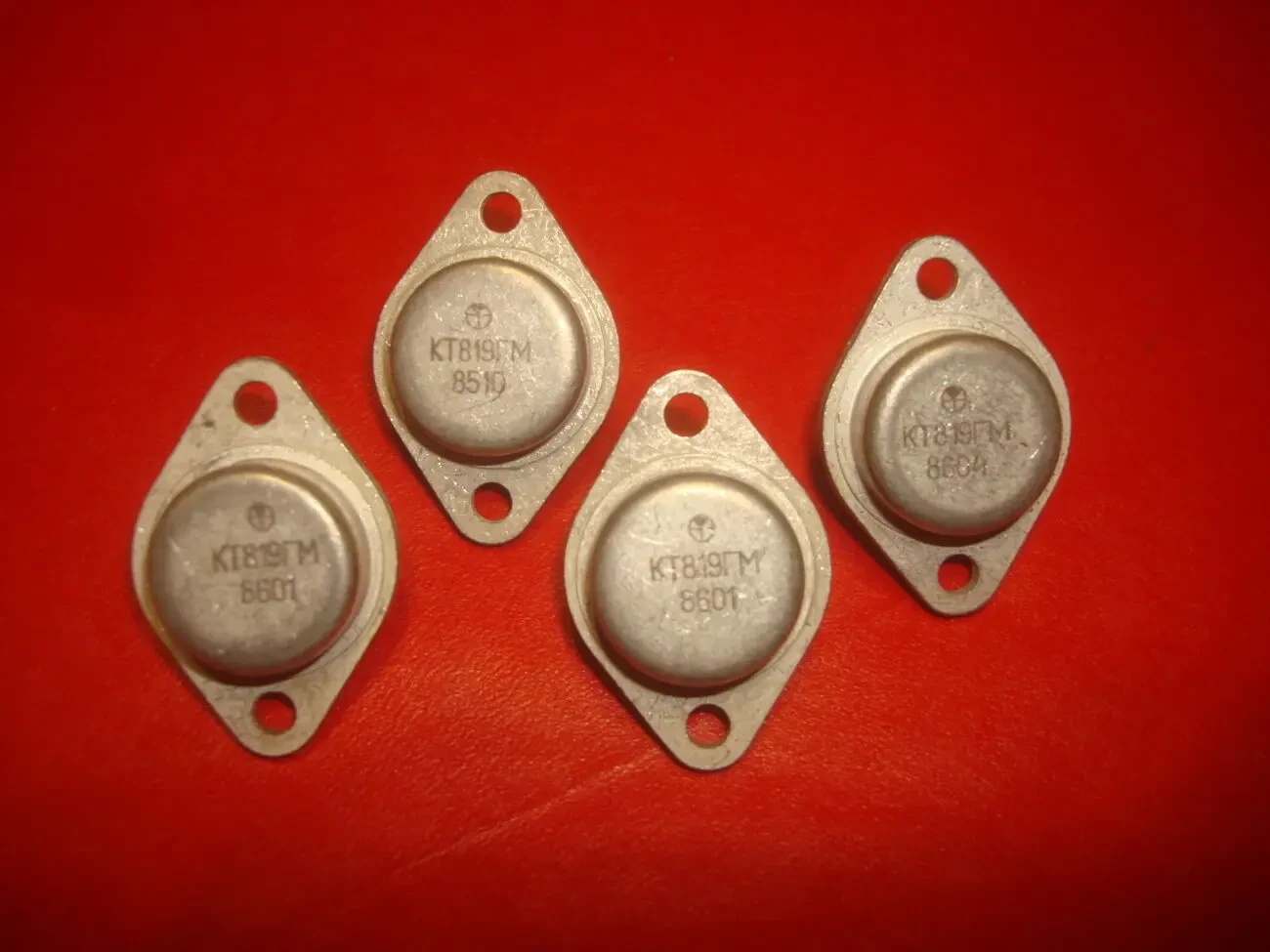 Транзисторы КТ825.КТ827.КТ834.КТ812.КТ844.КТ847.КТ848.КТ856.КТ842