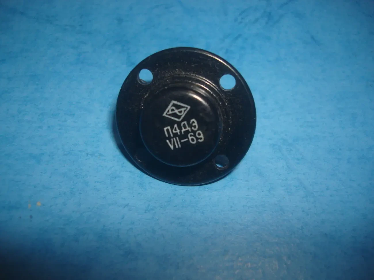 Транзисторы  серии  П213 П215 П217 П306 П607 П609 П4  П217 П306