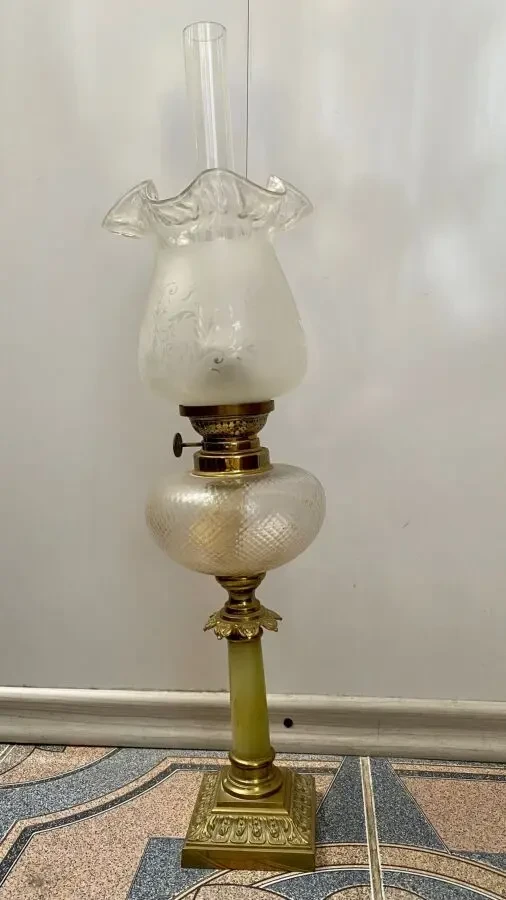 Настольная керосиновая лампа.Камень