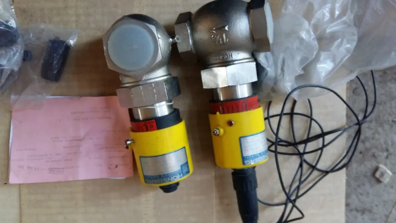 Продам реле протока HONSBERG VDTA 32 RI, датчик протока  VDTA-32 6