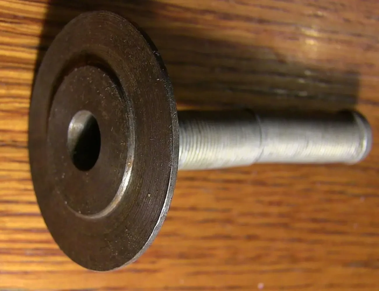 Пружинный элемент, откручивается. размеры есть(звуко-студийн. аппар) 3