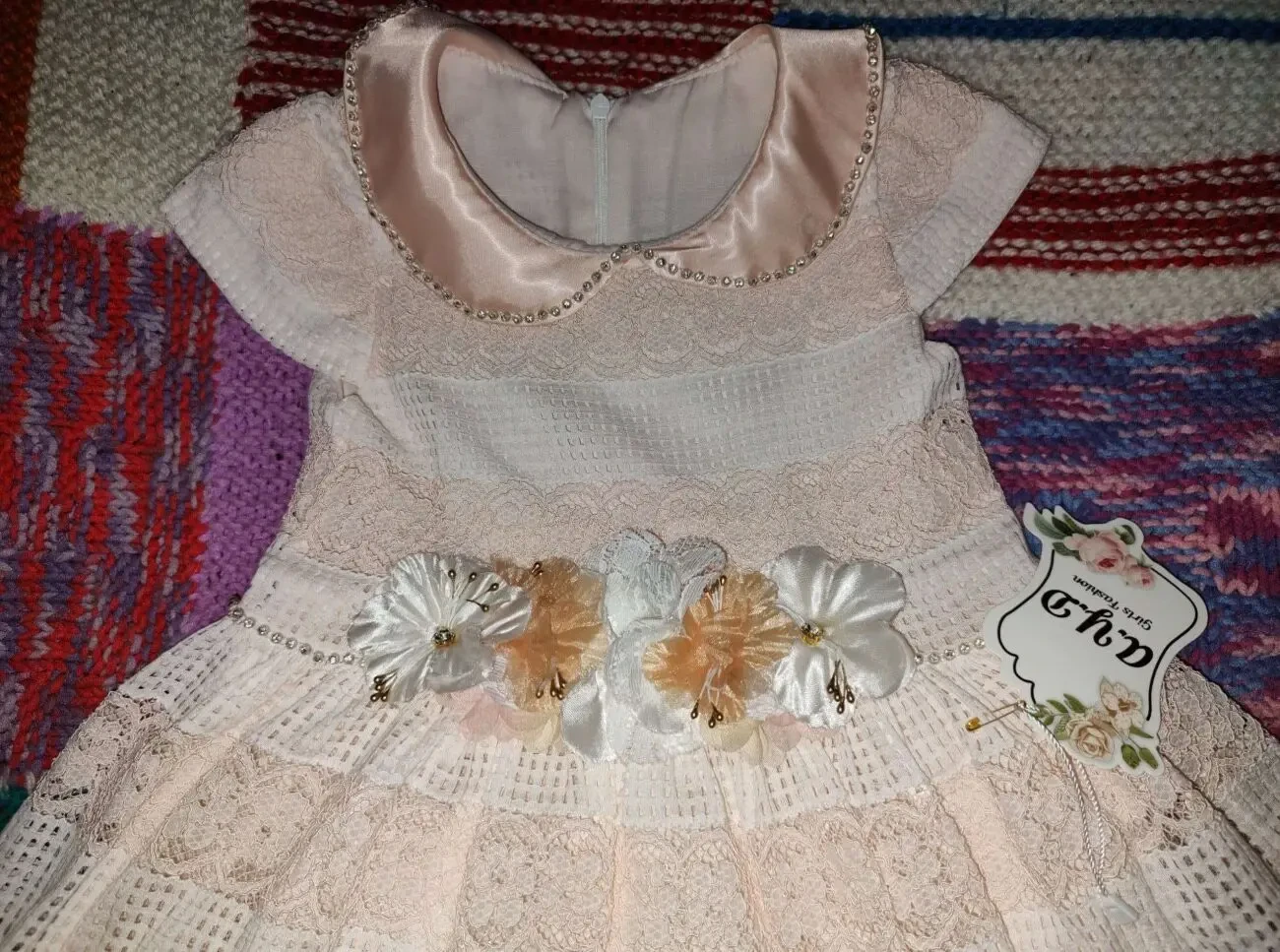 Продам  платье на девочку новое нарядное 2