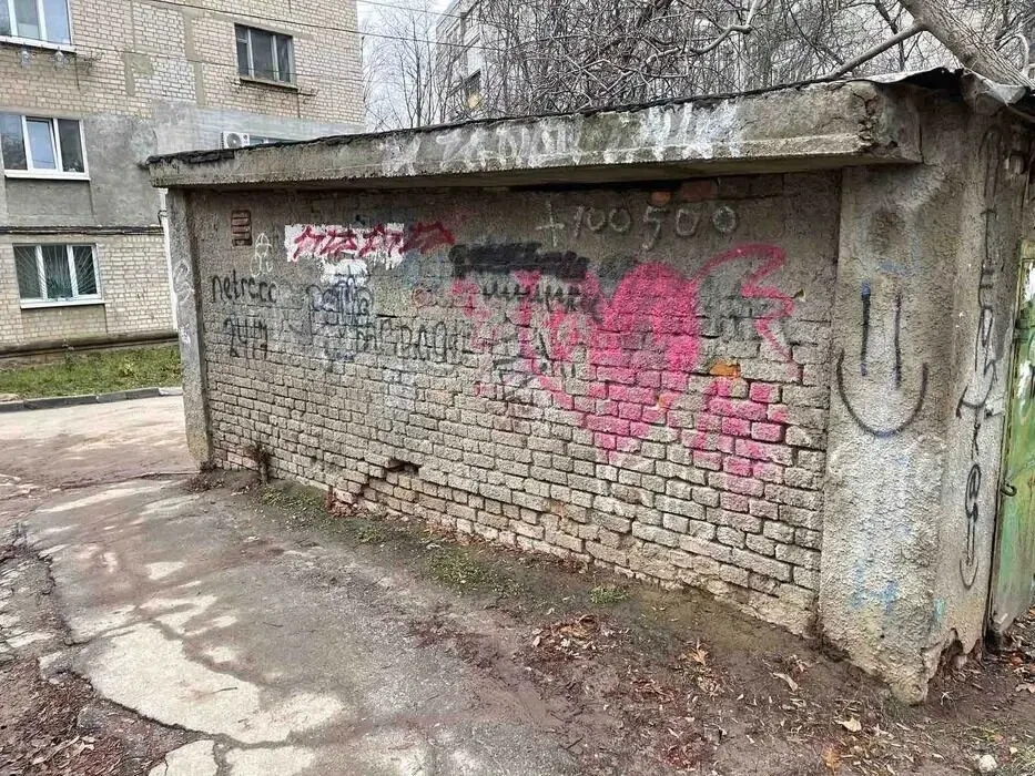 Продам гараж на Павловом Поле, можно увеличить за счёт пристройки...