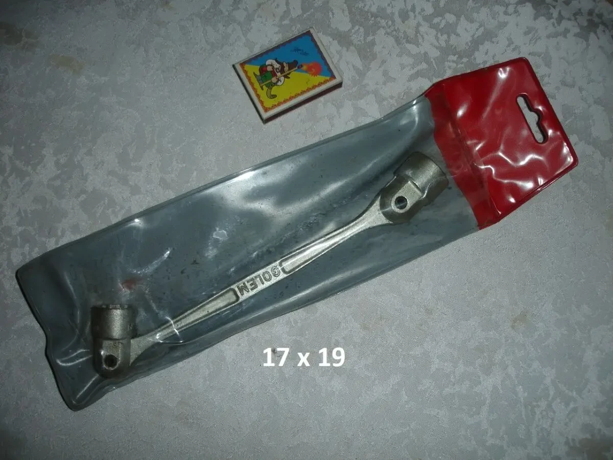 КЛЮЧ торцевий/накидний 17х19 шарнірний, GOLEM, L=23,5 см. НОВИЙ.