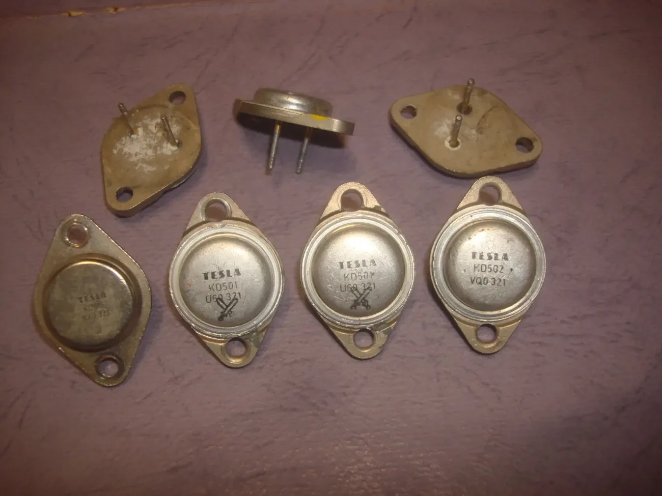 Транзисторы КП809.КП922.КТ908.КТ808.КТ809..КТ818.КТ819.2Т709.КТ903 2