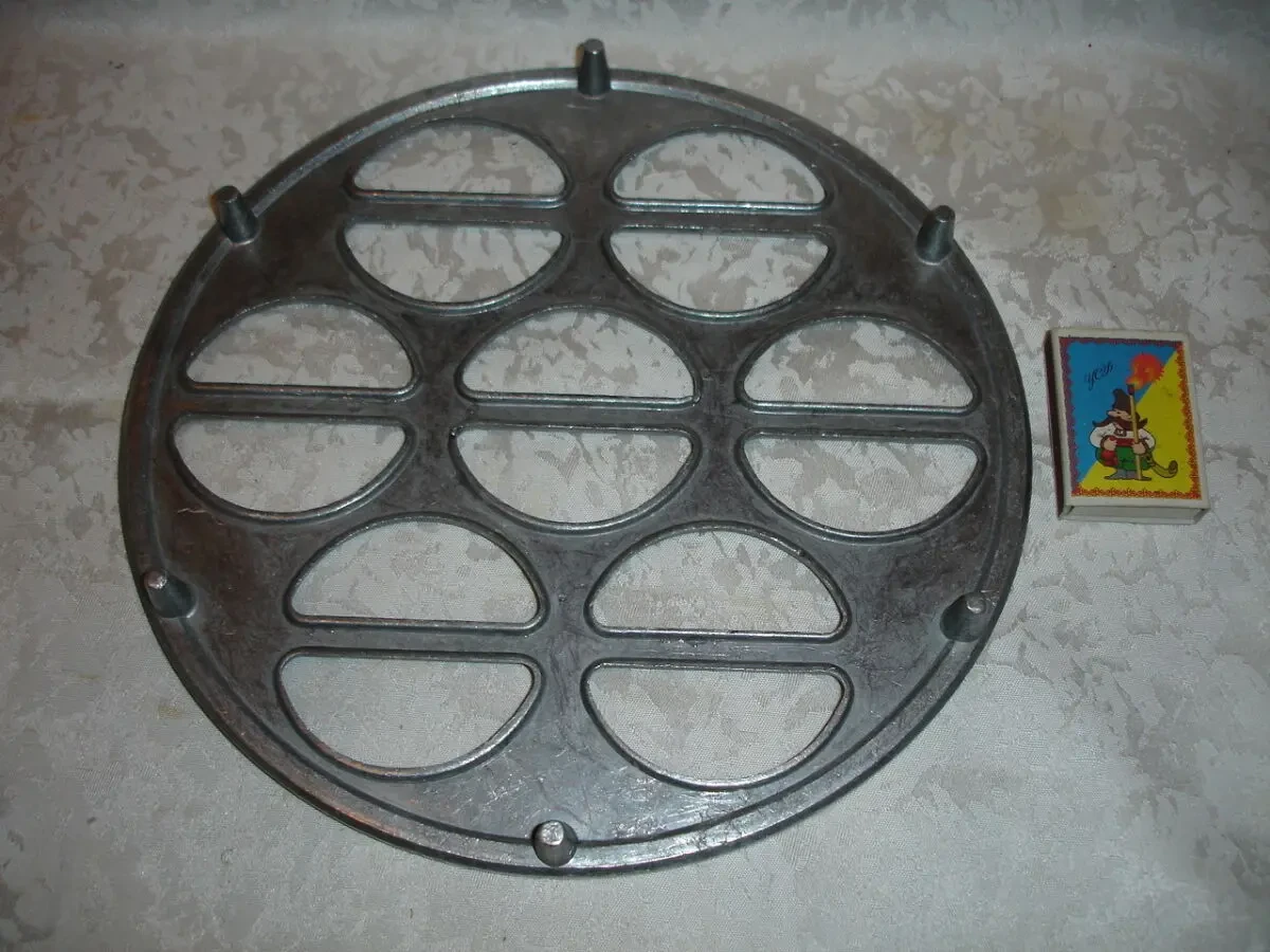 ФОРМА для ліплення ВАРЕНИКІВ (7 шт.), металева, кругла. РАРИТЕТ. 2