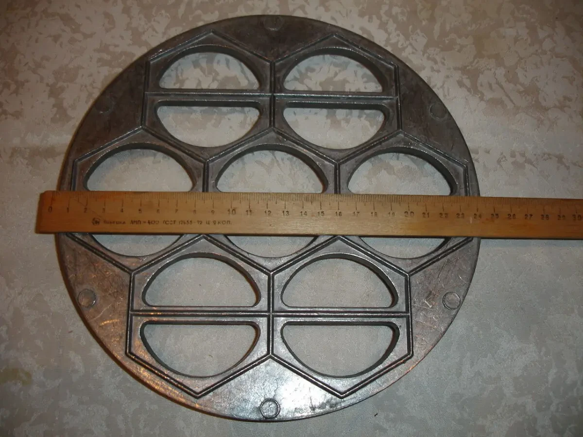 ФОРМА для ліплення ВАРЕНИКІВ (7 шт.), металева, кругла. РАРИТЕТ. 3