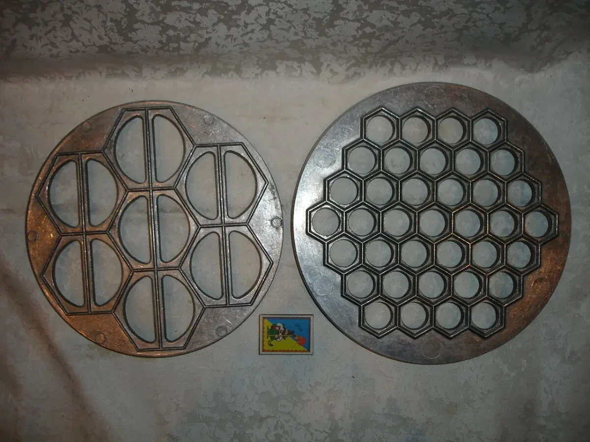 ФОРМА для ліплення ВАРЕНИКІВ (7 шт.), металева, кругла. РАРИТЕТ. 6