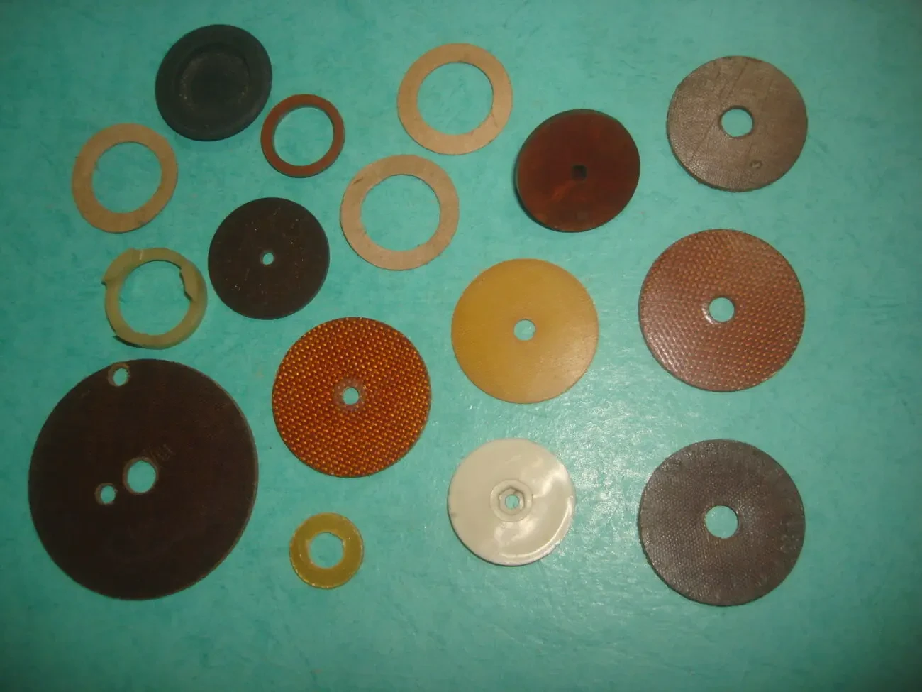 Шайбы  . зажимы . стойки . изоляторы . пластик . гетинакс 3