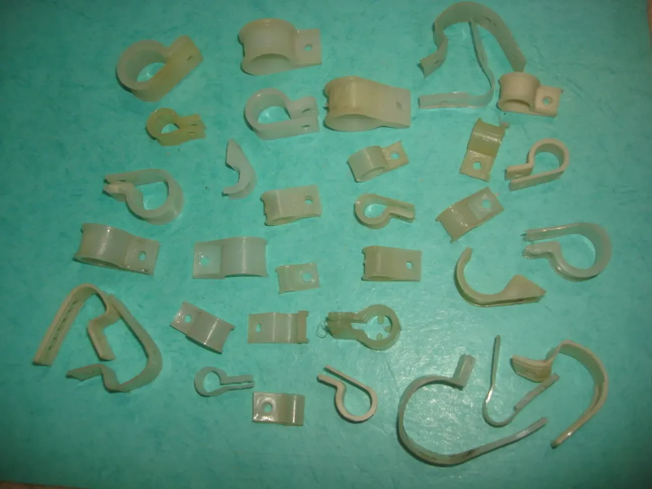 Шайбы  . зажимы . стойки . изоляторы . пластик . гетинакс 8