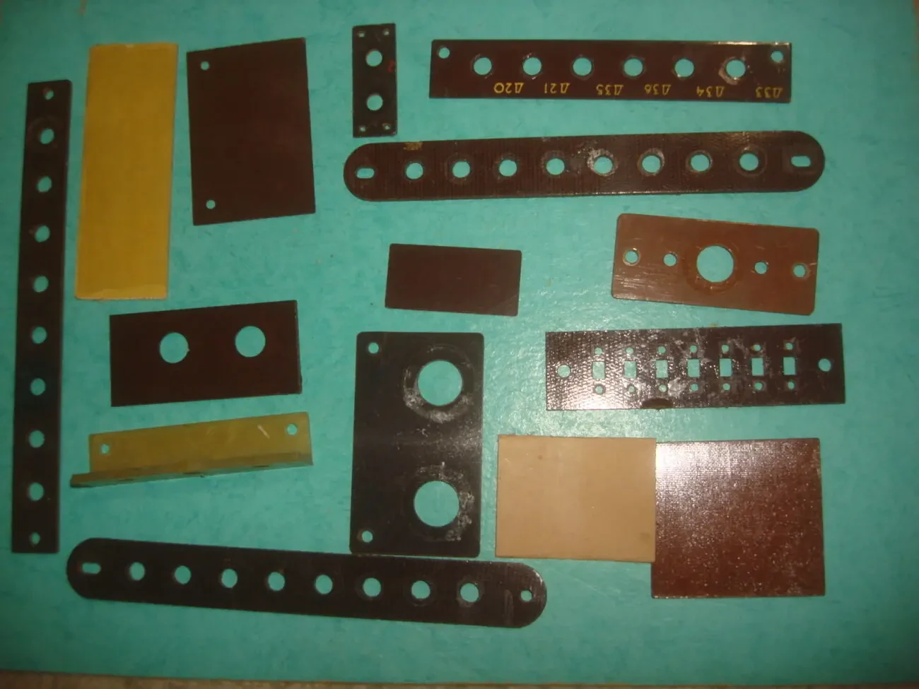 Шайбы  . зажимы . стойки . изоляторы . пластик . гетинакс 10