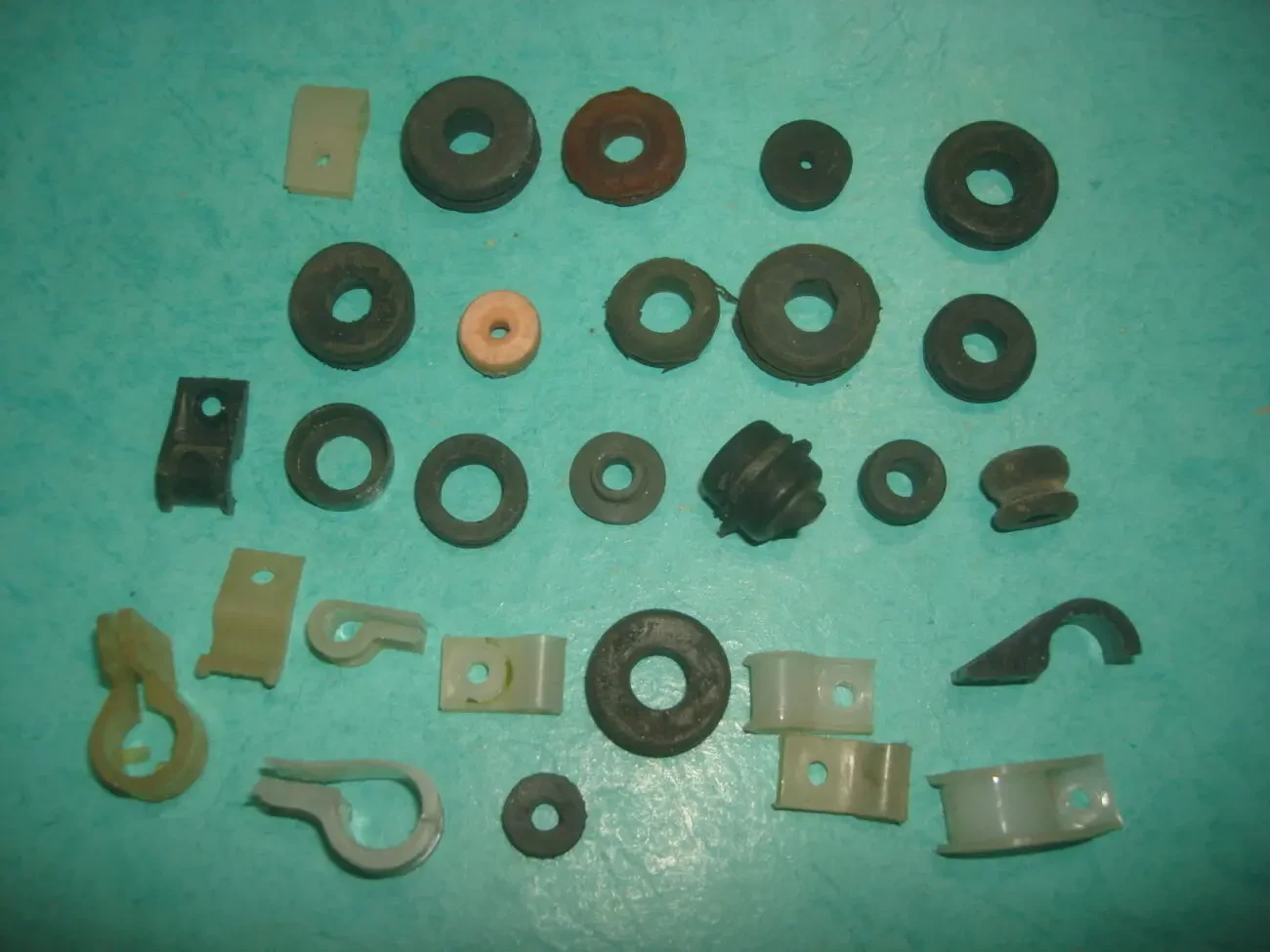 Шайбы  . зажимы . стойки . изоляторы . пластик . гетинакс 9