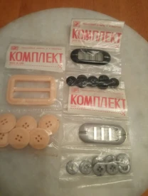 Красивый набор пуговиц и пряжки. Чехословакия. Ретро