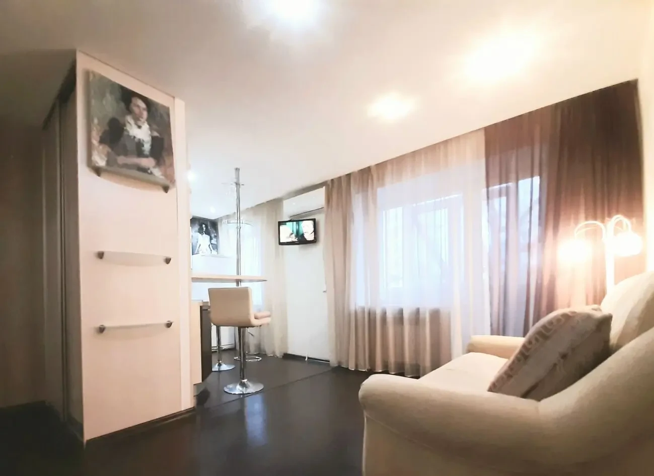 Центр! 4 места! У ТРЦ Никольский с красивым видом!