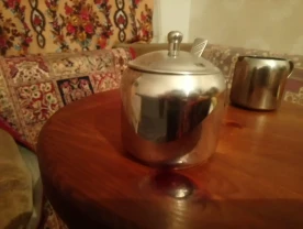 Изящная сахарница из нержавейки с ложкой. . Германия. Brener. В. 9 см