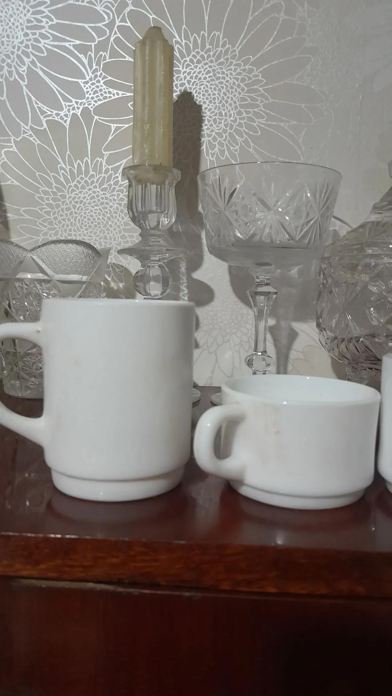 Красивая белая чашка. Аркопал. Франция 7