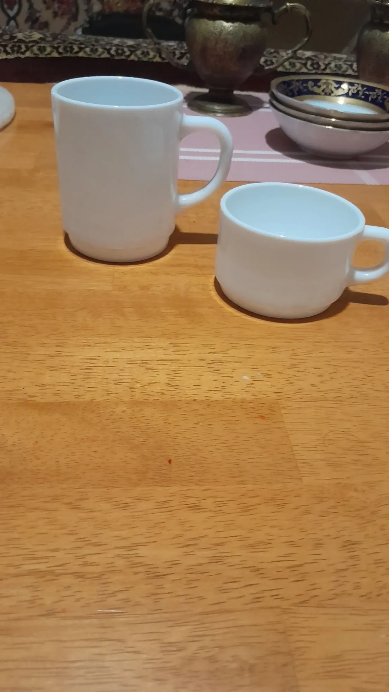 Красивая белая чашка. Аркопал. Франция 5