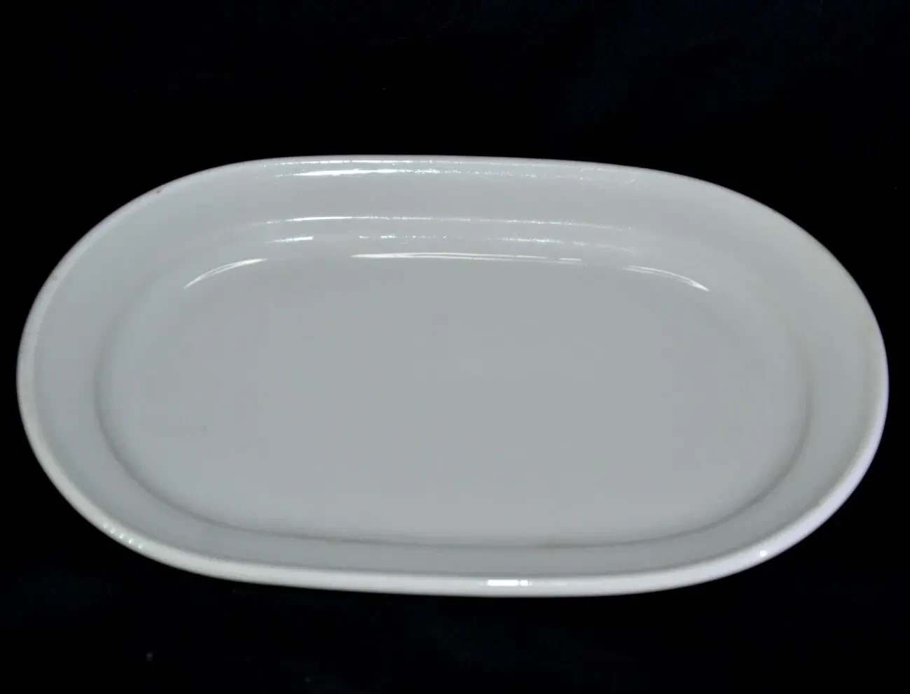 Овальное блюдо.