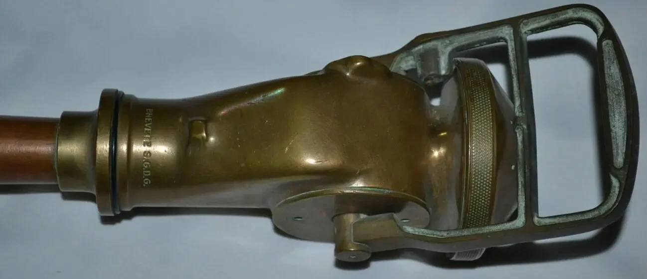 Пожарный брандспойт с переключателем. 4