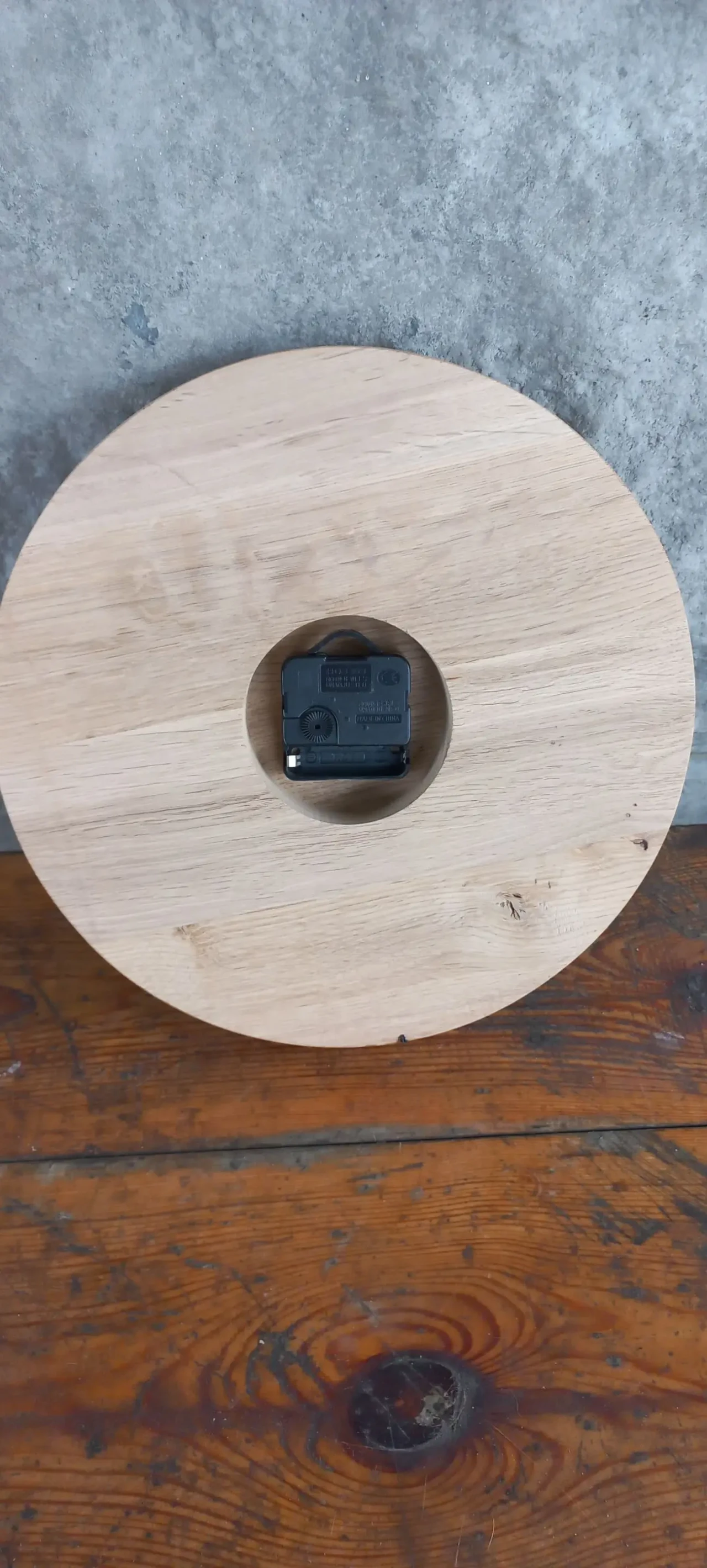 Годинник з натурального дерева  