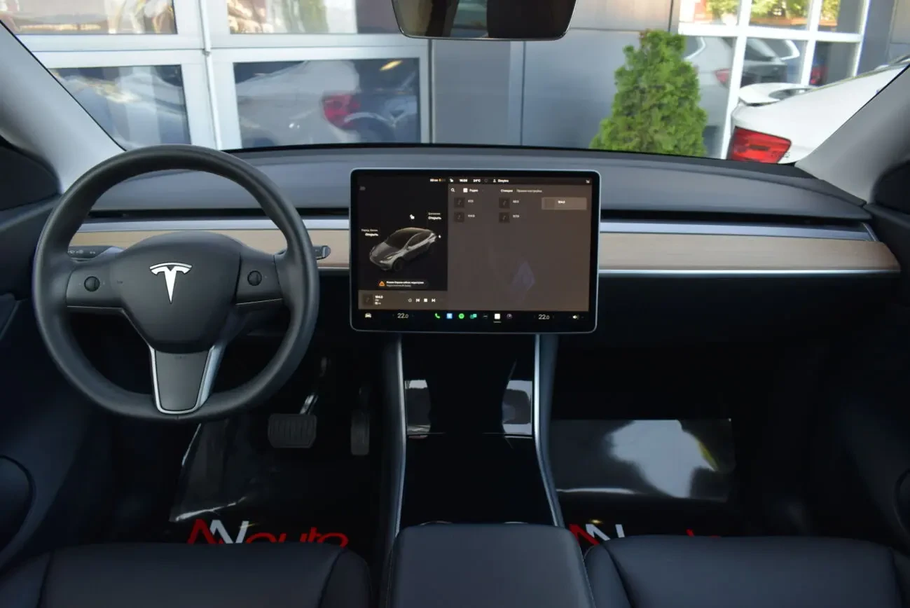 Tesla Model Y 5