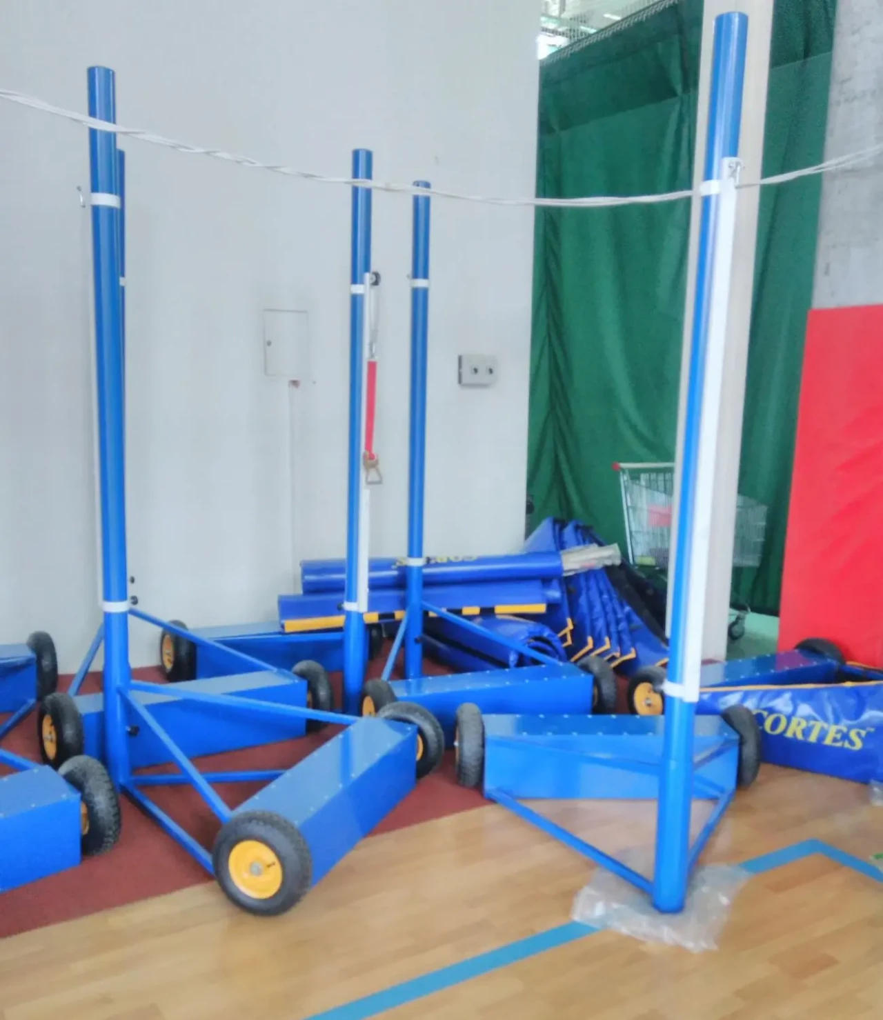 Стойки для волейбола тенниса универсальные мобильные 3