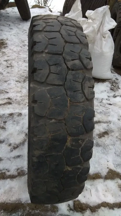 Шина колесо 9.00 R20   9.00-20 -2шт. 10.00R20- 1 шт 6