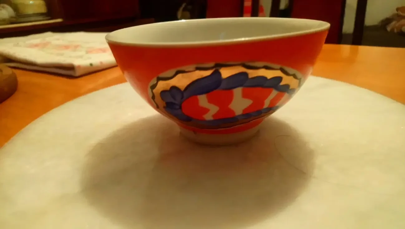 Красивая  пиала с сине-золотым узором.В.7 см. Ретро СССР