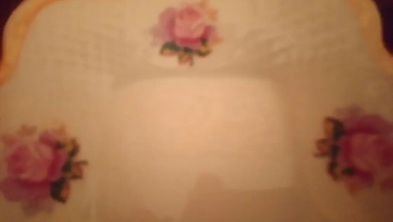 Красивая десертная тарелка в цветочек, розы,рифленная. Ретро. Новая 2