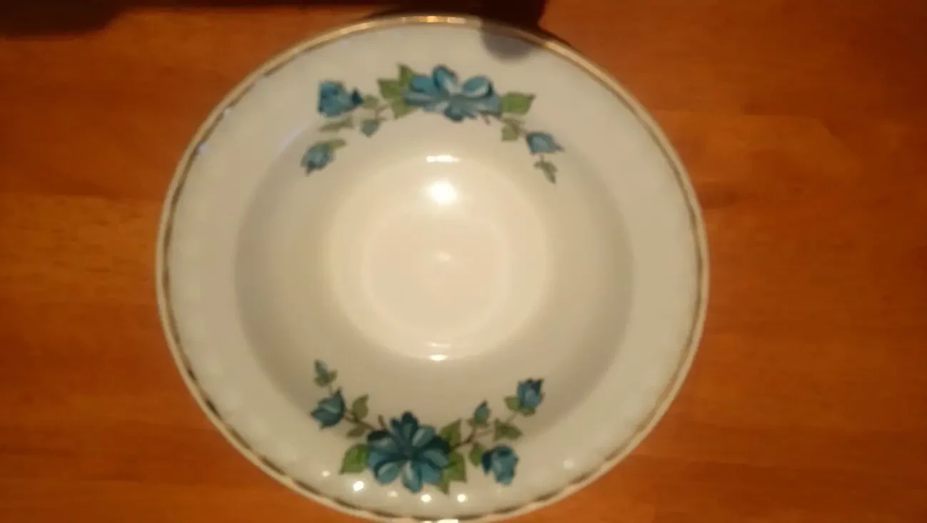 Красивая глубокая тарелка с цветами. Ретро. Новая