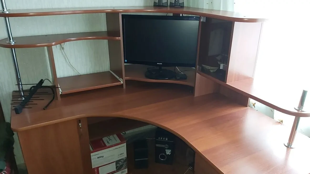 Компьютерний стіл