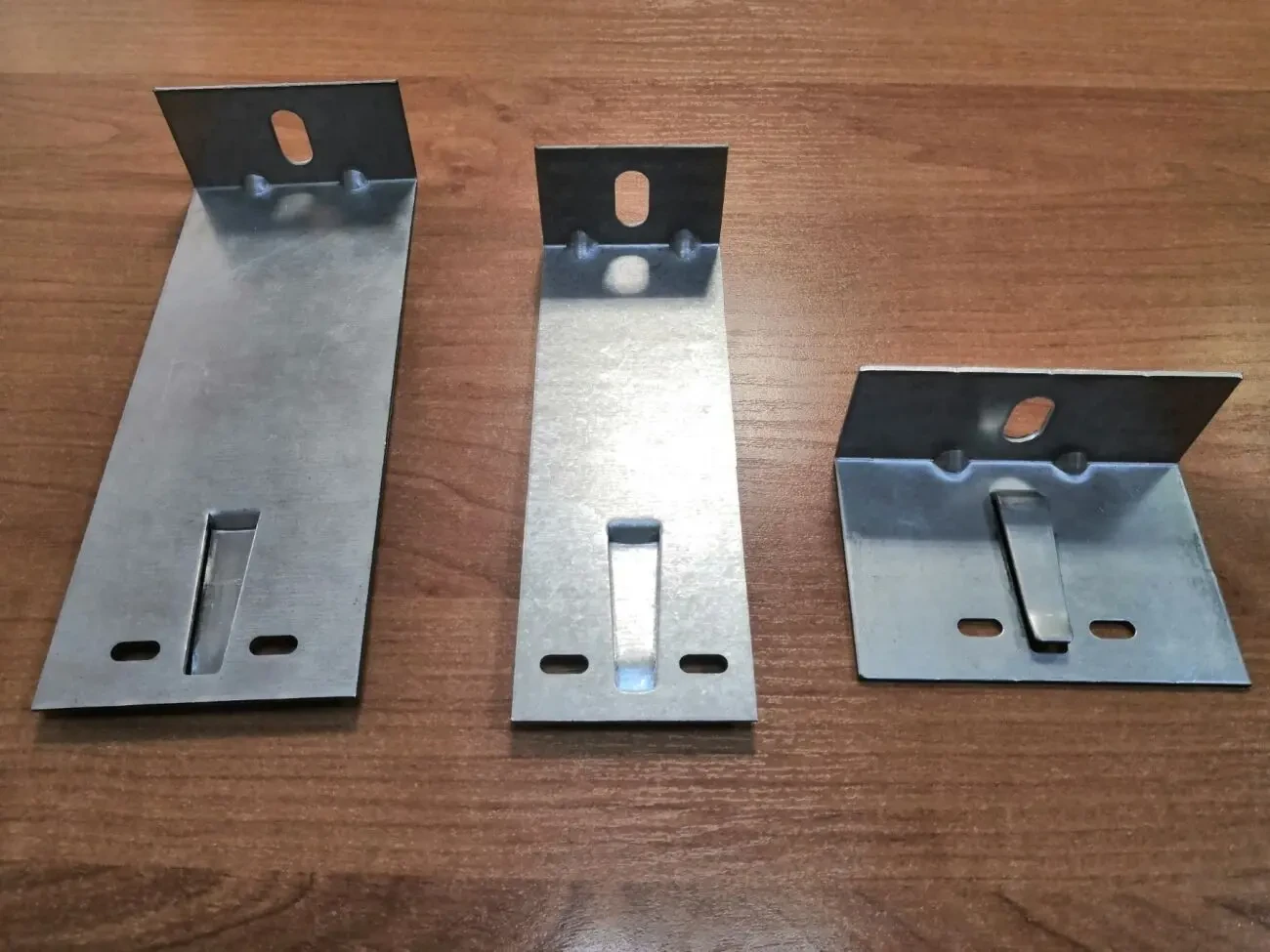 Кронштейн фасадний універсальний оцинкований 2