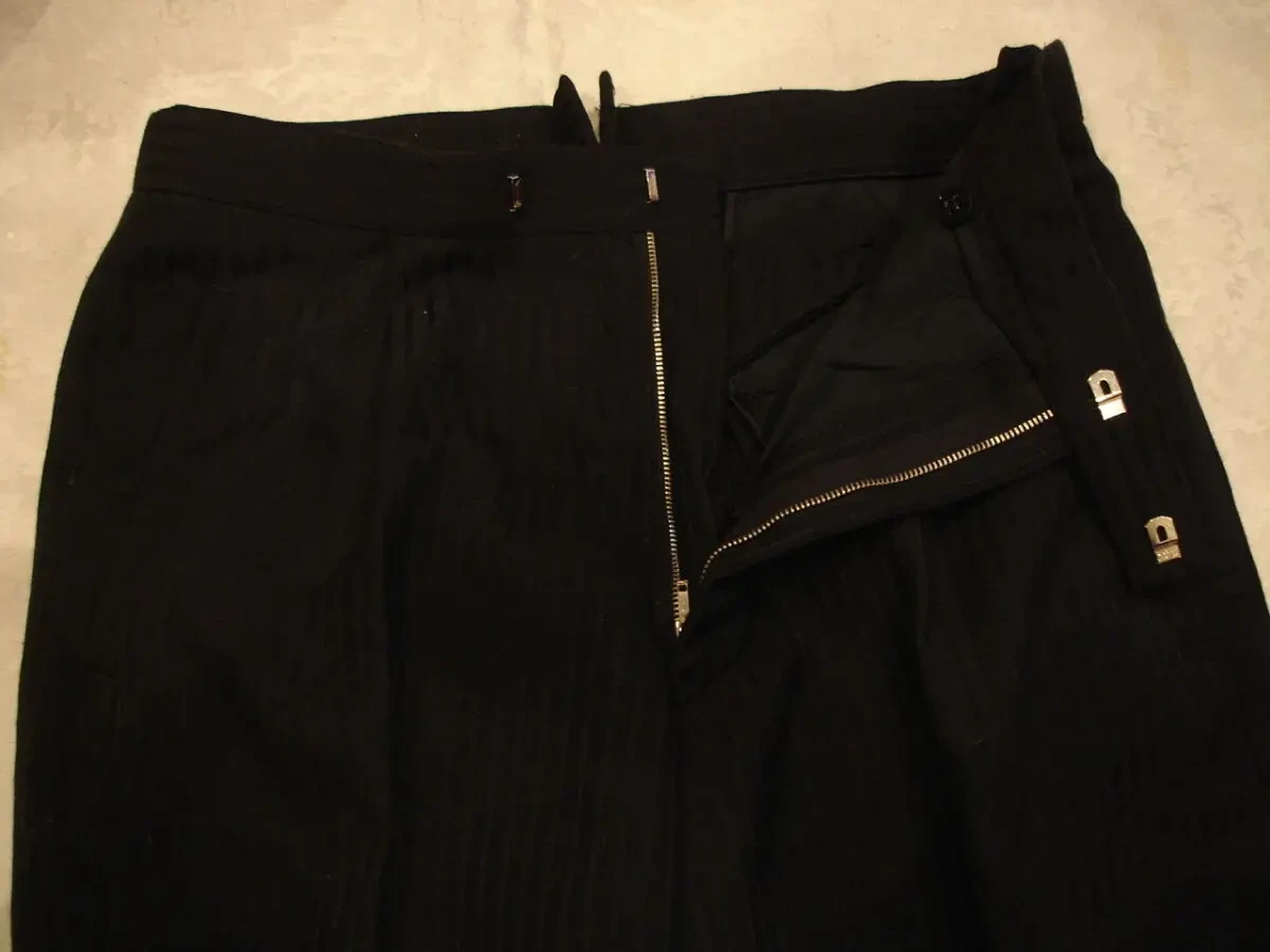 ШТАНЫ/брюки/капрі S/42 р., чорні у вертик. смужку, теплі. Для дівчат 3