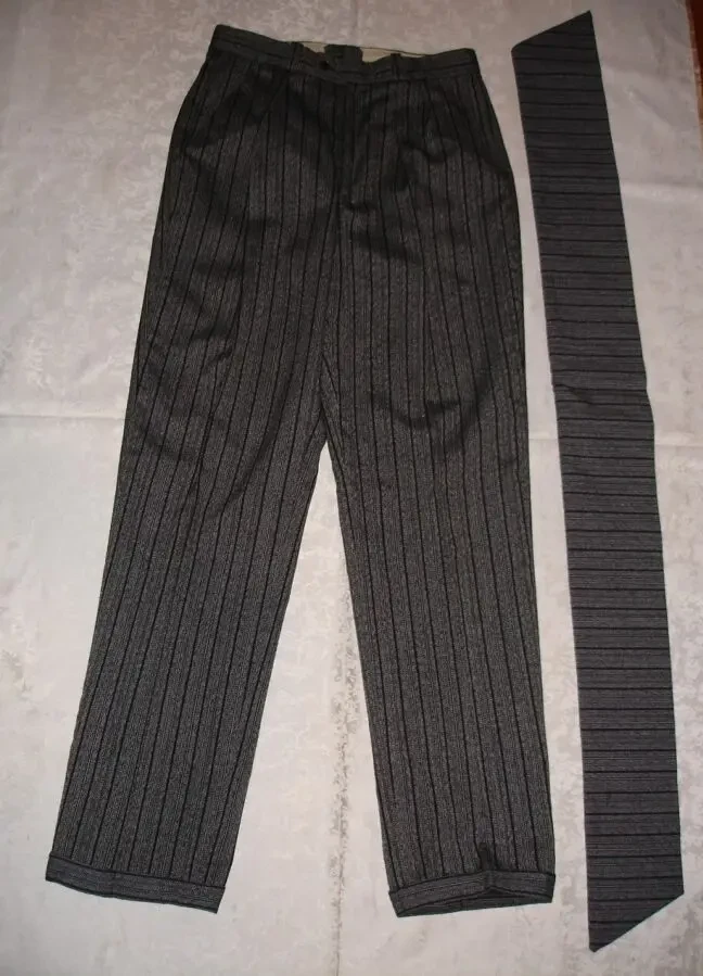 ШТАНЫ/брюки  42-44 р., сірі в чорну смужку + шалик в тон. ШЕРСТЬ. НОВІ