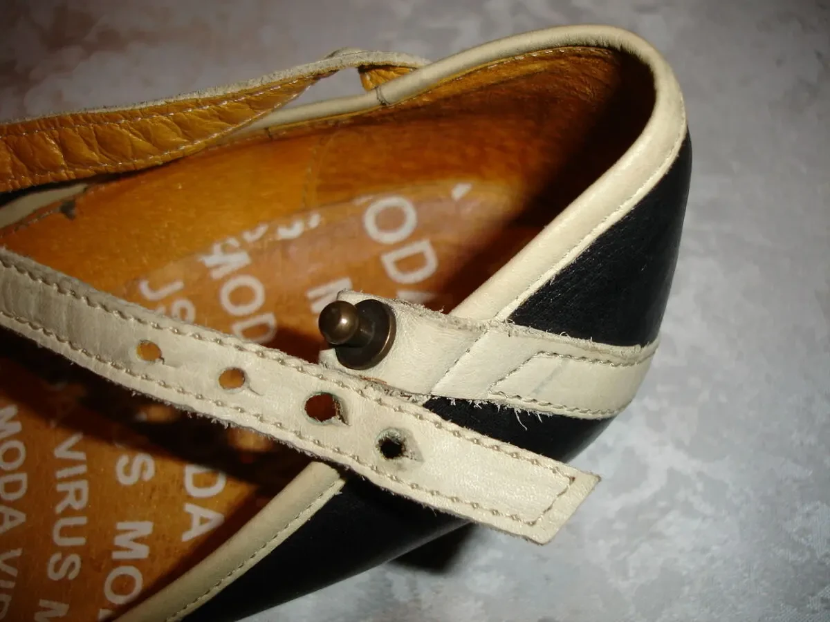 ТУФЛИ/мешти 38,5-39 р., ШКІРЯНІ, чорно-білі, Virus moda. Для дівчат. 9