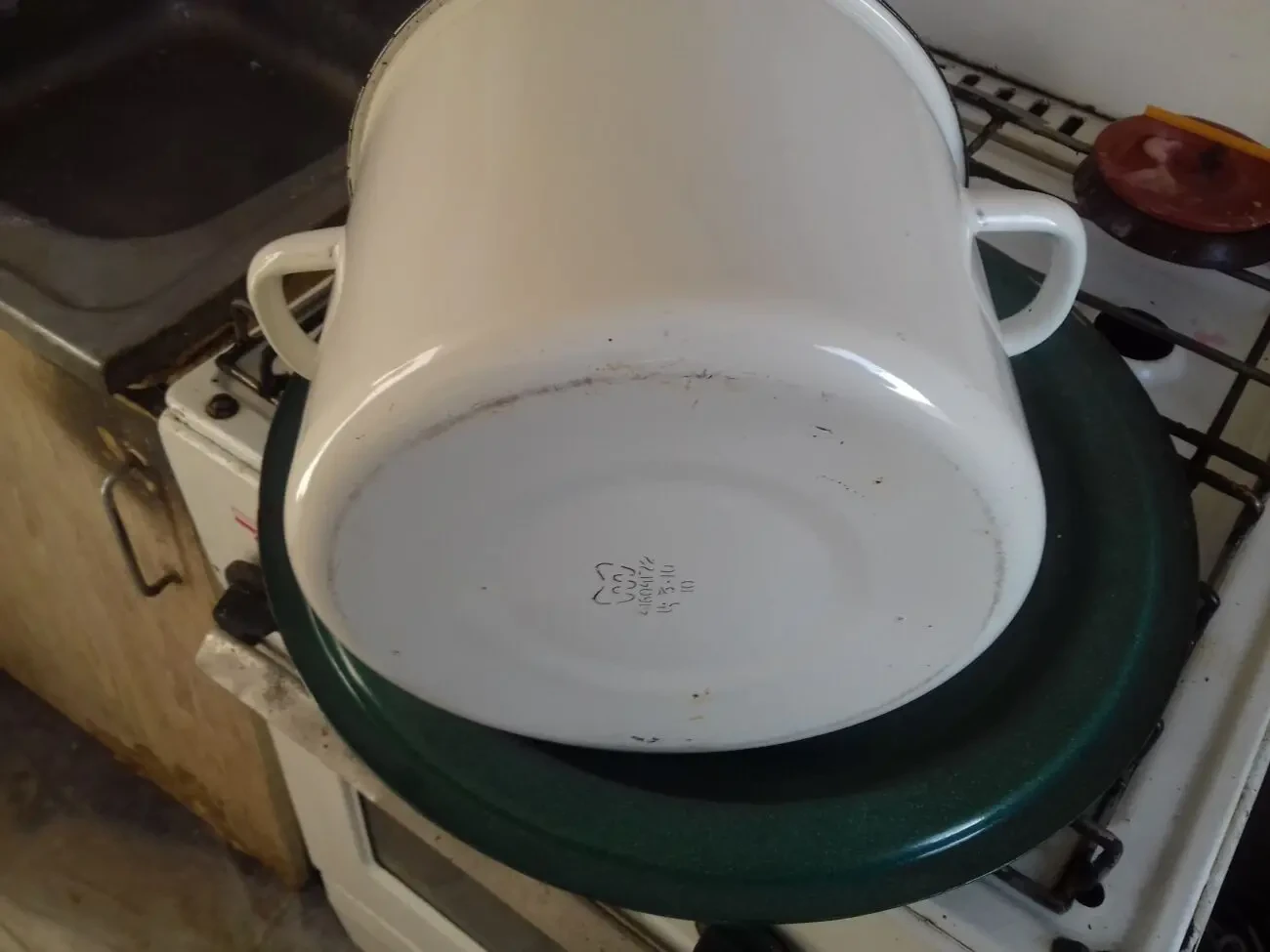 Велика кастрюля для холодцю. 6-8 л десь. 7