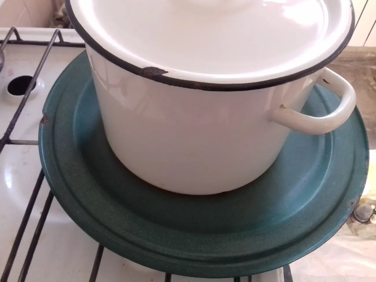 Велика кастрюля для холодцю. 6-8 л десь. 2