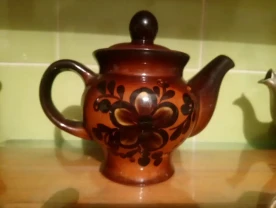 Красивый керамический заварной чайник