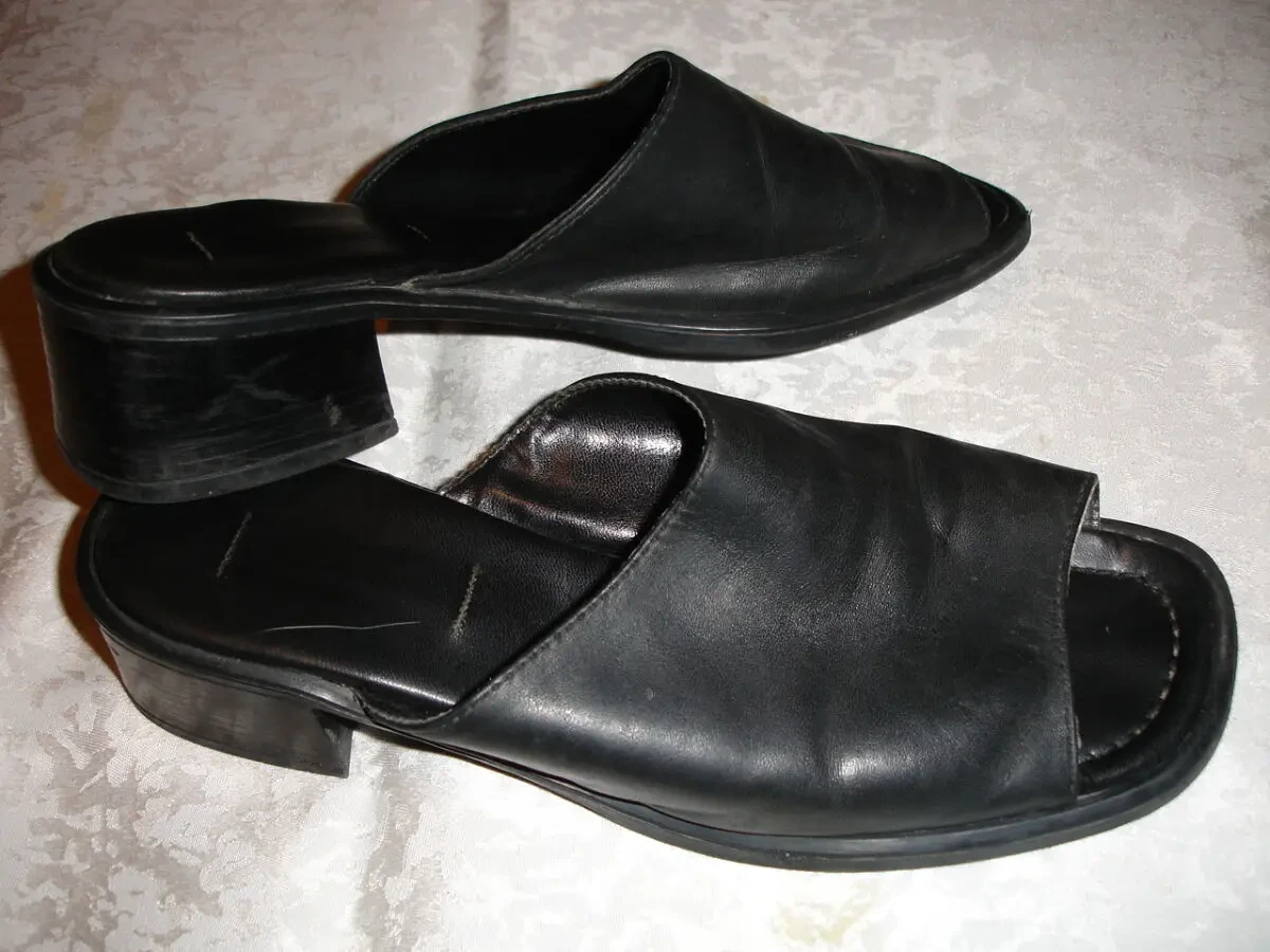 БОСОНОЖКИ//шльопанці 39р., чорні, ШКІРА, відкриті. Італія. Для дівчат 3