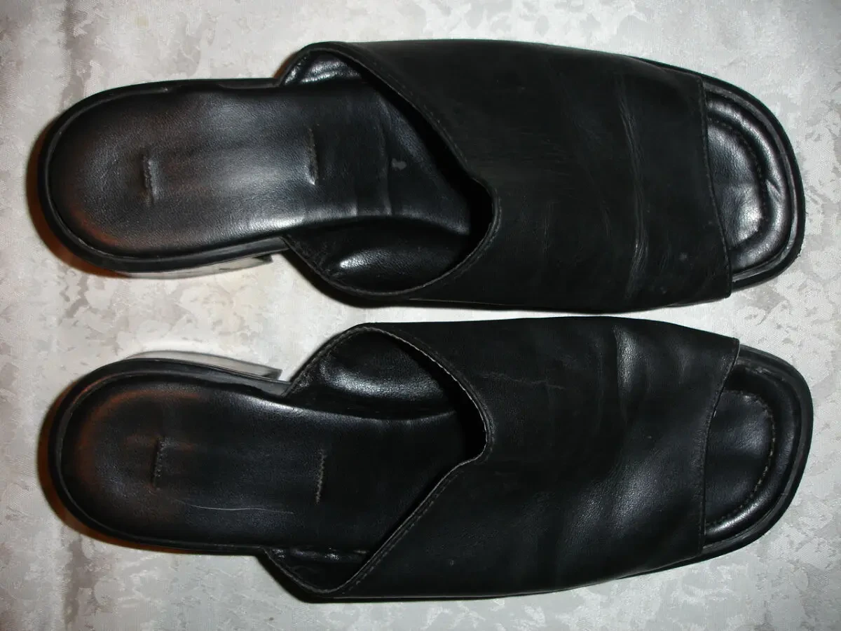 БОСОНОЖКИ//шльопанці 39р., чорні, ШКІРА, відкриті. Італія. Для дівчат 4