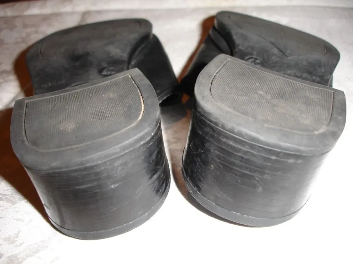 БОСОНОЖКИ//шльопанці 39р., чорні, ШКІРА, відкриті. Італія. Для дівчат 8