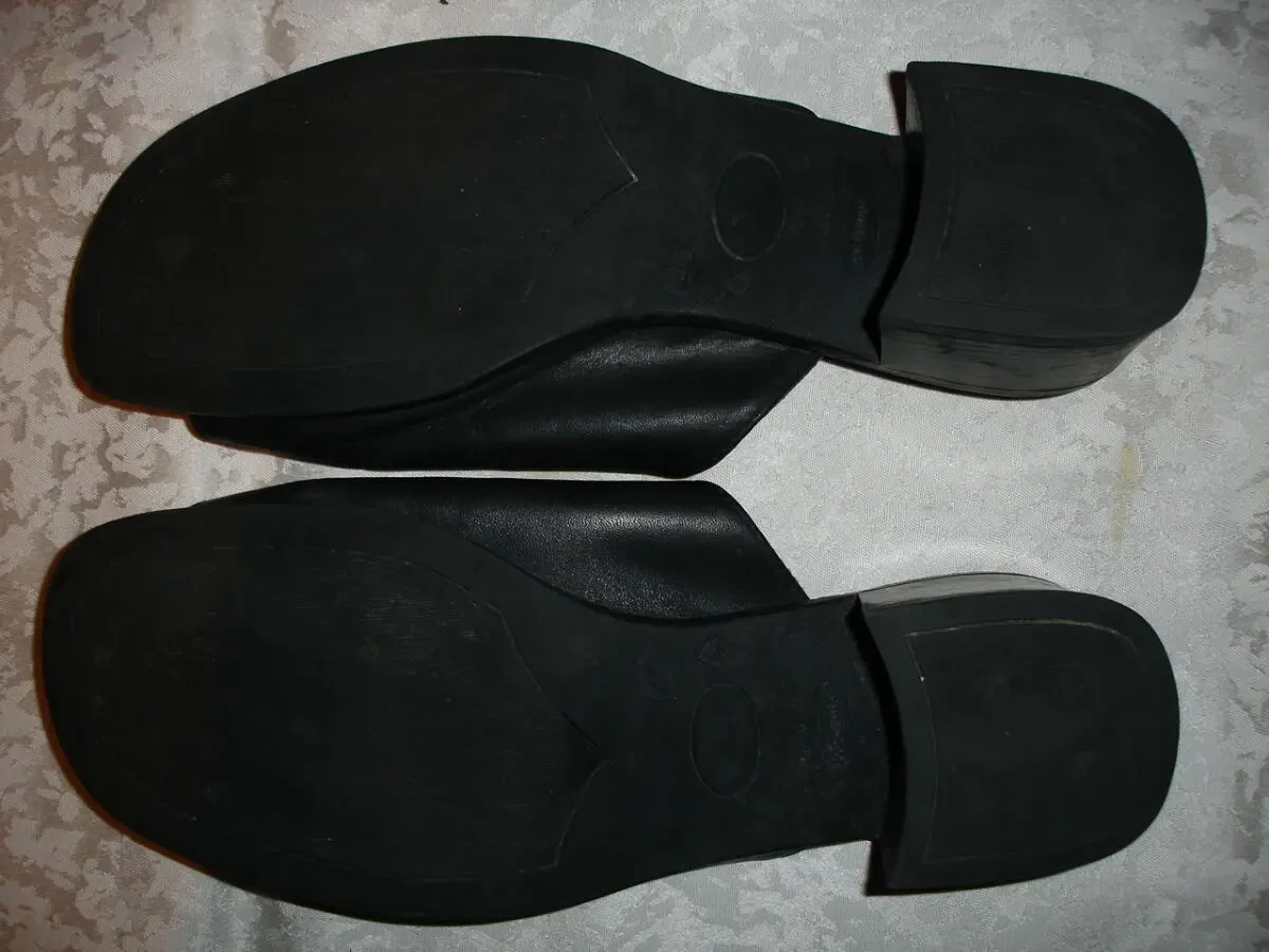 БОСОНОЖКИ//шльопанці 39р., чорні, ШКІРА, відкриті. Італія. Для дівчат 7