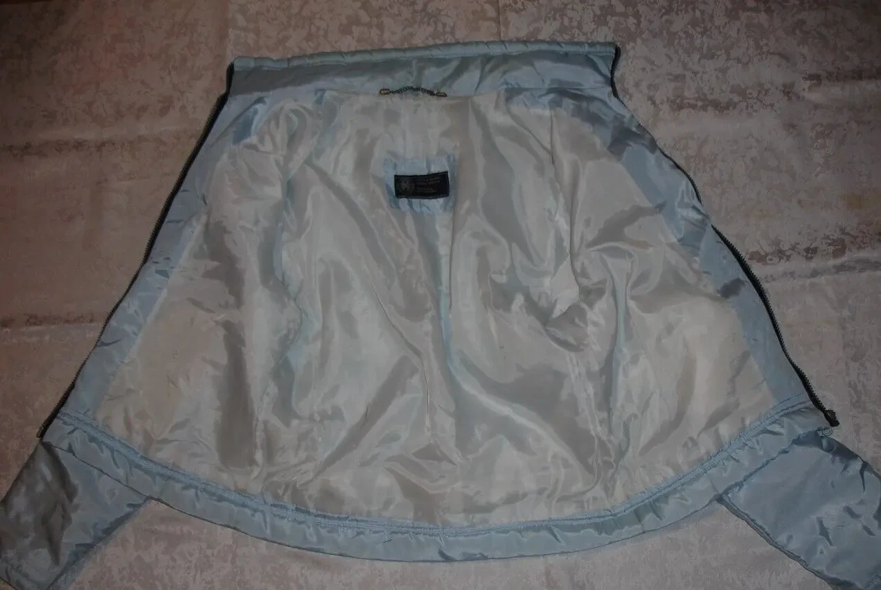 КУРТКА 44 р. голуба; утеплена синтепоном; молодіжна. Для дівчат. 2