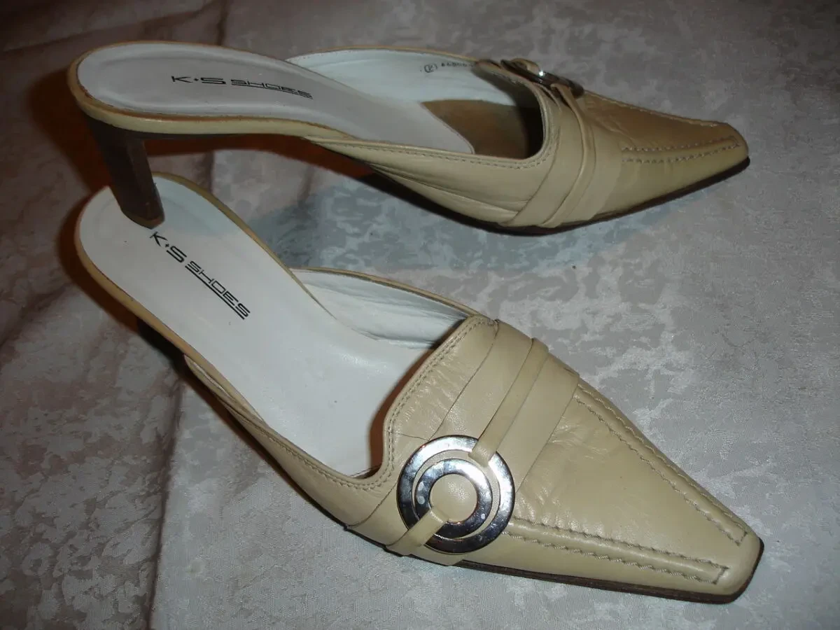 Босоножки/ШЛЬОПАНЦІ 39 р., ШКІРА, світлий беж, закриті. Для дівчат. 2